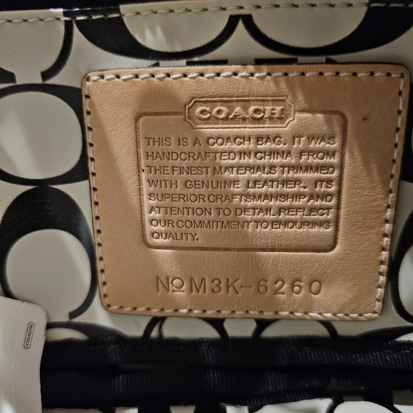 NWT Coach Hampton Weekend Women’s Handbag Purse Small Black Tote - Picture 8 of 9